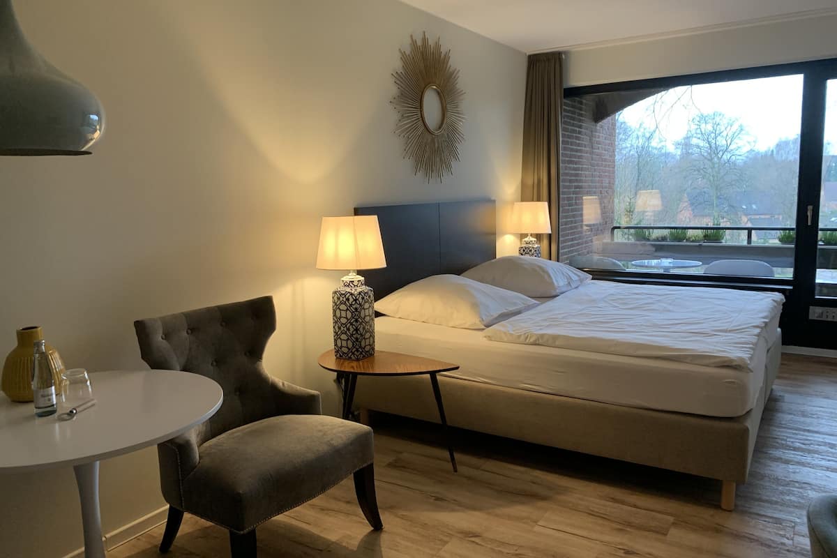 1 bedroom, in-room safe, desk, free wifi