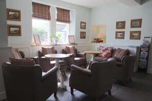 Serves breakfast, lunch, and dinner - The Craven Heifer Inn (Barnoldswick)