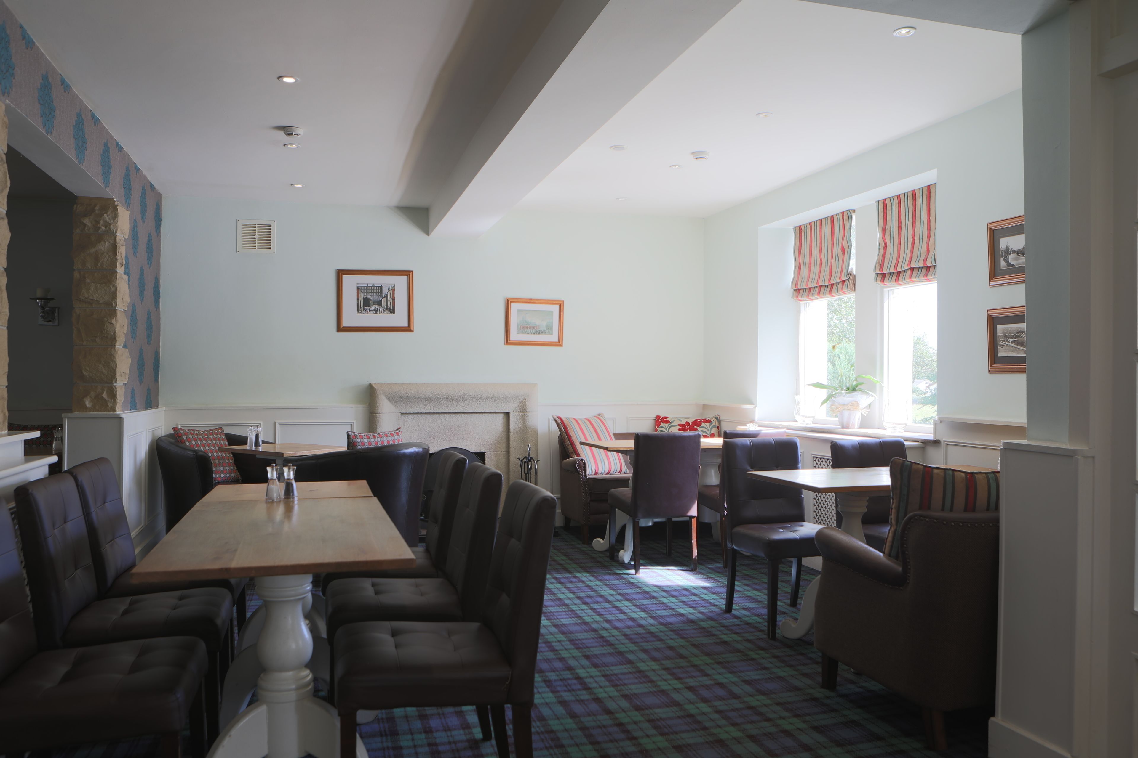 Breakfast, lunch, dinner served; British cuisine 