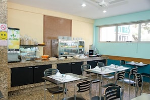 Free daily buffet breakfast - Frimas Hotel (Belo Horizonte)