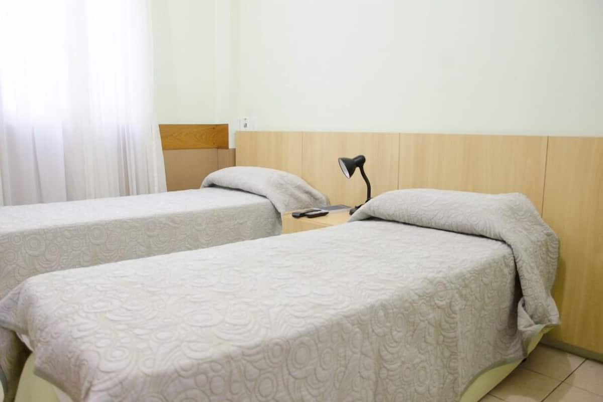Twin Room | Minibar, in-room safe, desk, blackout curtains