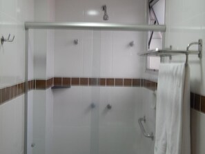 Minibar, két bảo mật tại phòng, bàn, màn/rèm cản sáng 