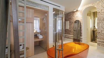 Suite Sauna Hammam | Salle de bain | Articles de toilette gratuits, sĂšche-cheveux, serviettes fournies, savon