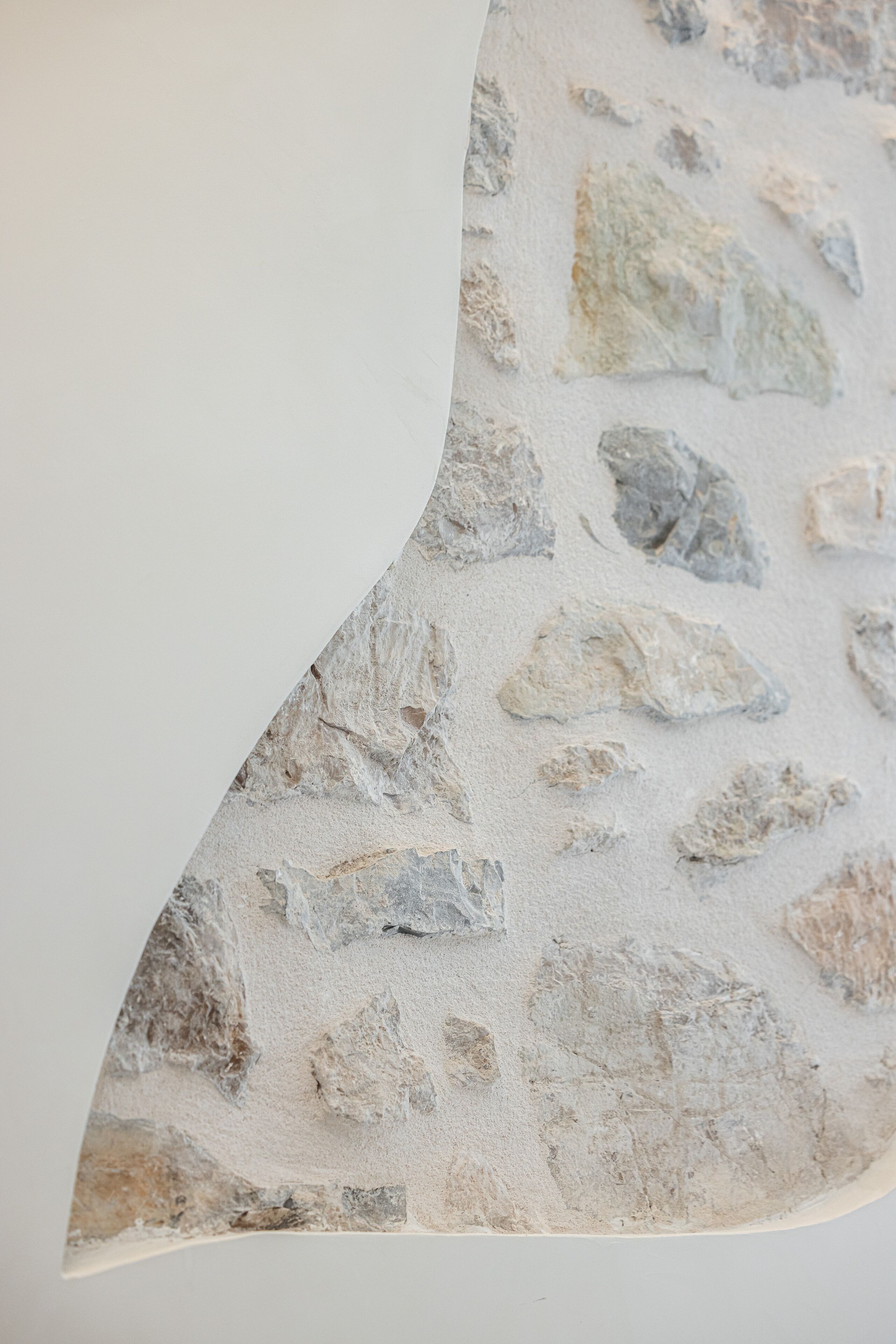 Pared con textura de piedra.