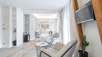 Superior Suite | Bar mini, peti besi dalam bilik, langsir/tirai gelap terus