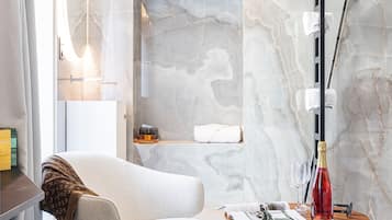 Doppia Deluxe | Minibar, una cassaforte in camera, tende oscuranti, ferro/asse da stiro