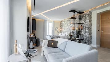 Deluxe Suite Hammam | Living area | Flat-screen TV