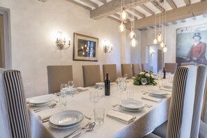 Biệt thự Deluxe (Villa Padronale) | Khu vực ăn uống tại phòng