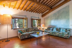 Apartament familiar, 3 dormitoris (Onda) | Sala d'estar | Televisor de pantalla plana 