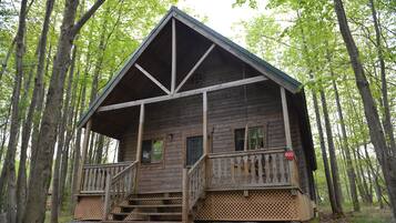 Log Cabin Sleeps 10- No Pets permitted | WiFi