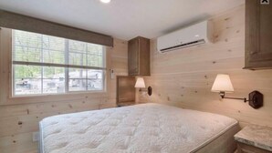 Loft Park Model Sleeps 8, Non Smoking, Kitchen (No Pets) | 無線上網