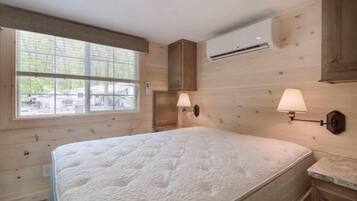 Loft Park Model Sleeps 8, Non Smoking, Kitchen (No Pets) | Wi-Fi (biaya tambahan)