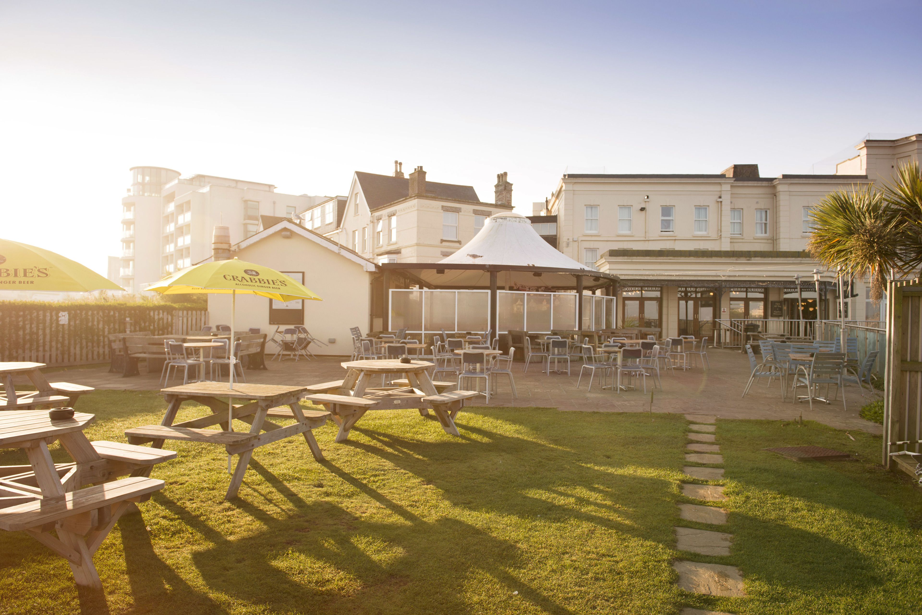 Breakfast, lunch, dinner served; international cuisine 