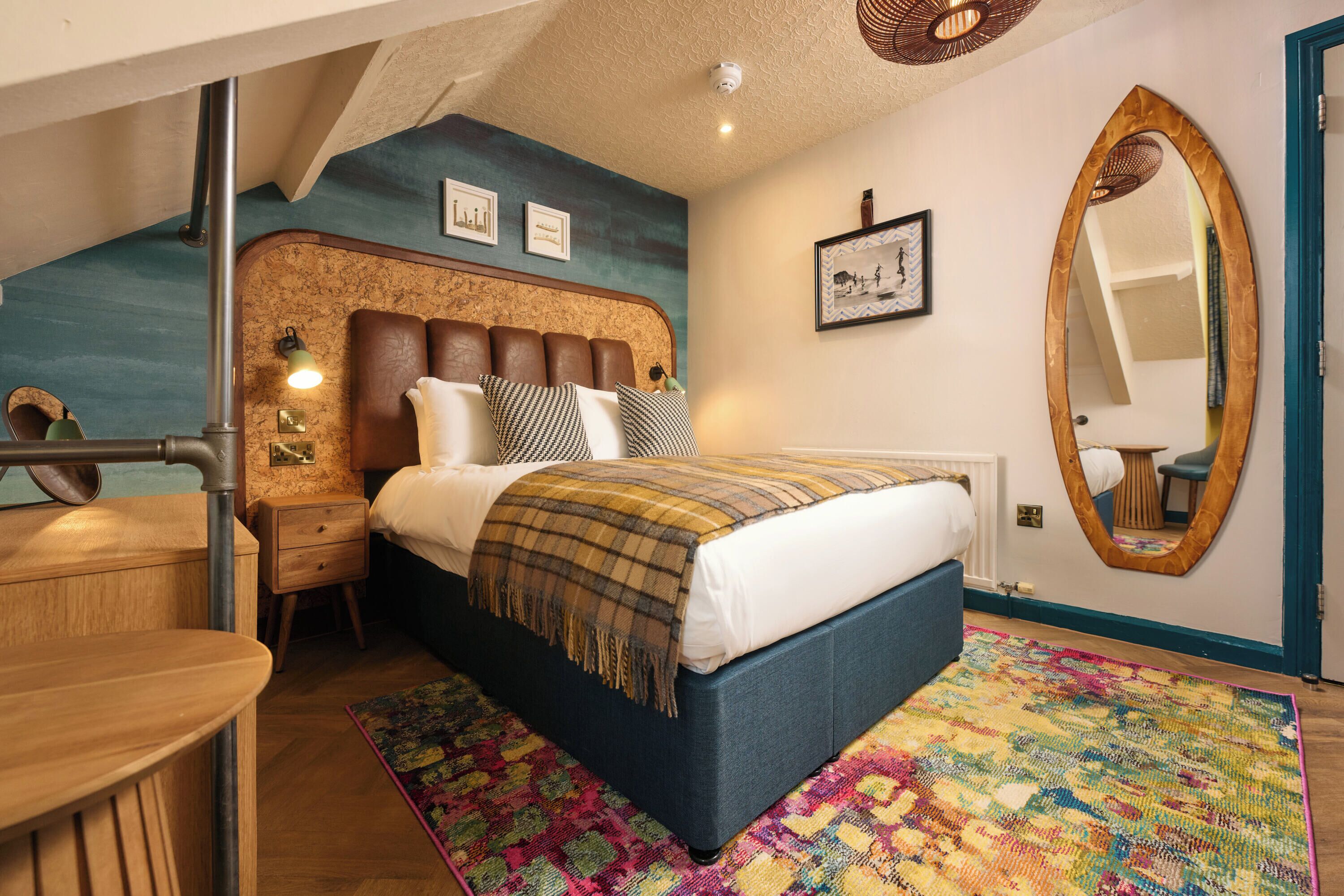 Comfort Double Room | Desk, iron/ironing board, bed sheets, wheelchair access