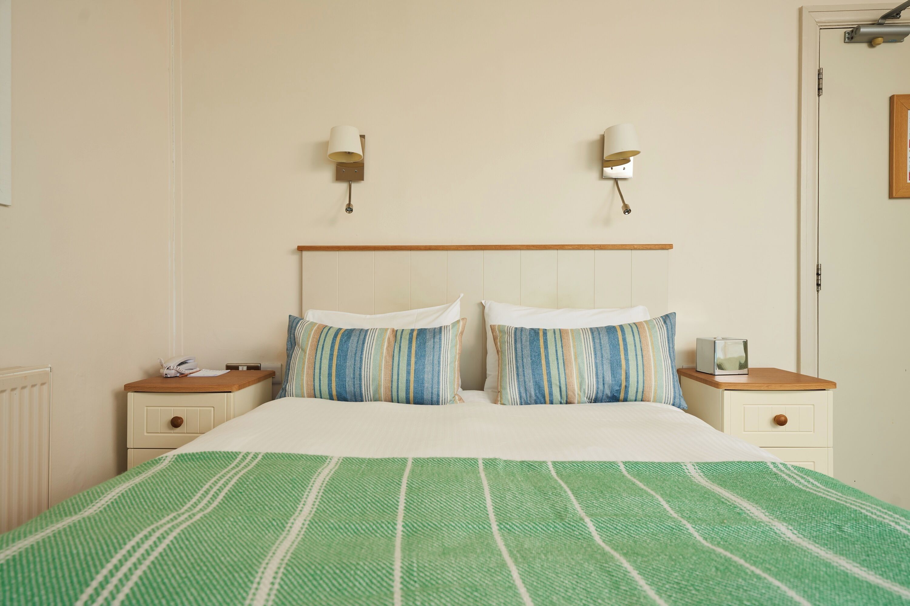 Standard Double Room, Mobility Accessible | Desk, iron/ironing board, bed sheets, wheelchair access