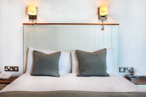 Desk, iron/ironing board, bed sheets, wheelchair access - Great Western Hotel (Newquay)