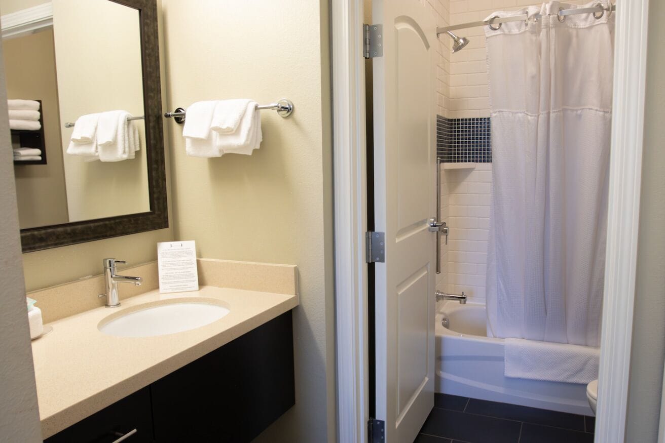 combined shower/bathtub, deep-soaking bathtub, free toiletries