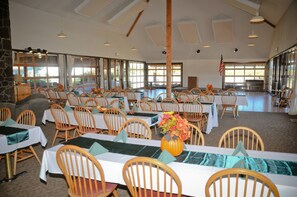 Reception hall - Bend-Sunriver RV Campground (Bend)