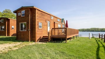 Cottage, 1 Bedroom, Non Smoking, Kitchen (Lakefront , Linens Included) | 1 bedroom, bed sheets