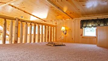 Cottage, 1 Bedroom, Non Smoking, Kitchen (Lakefront , Linens Included) | 1 bedroom, bed sheets
