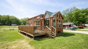 Cottage, 1 Bedroom, Non Smoking, Kitchen | 1 bedroom, bed sheets