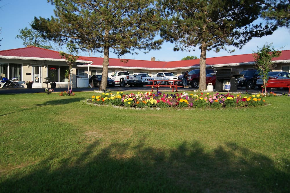 Blue Jay Motel