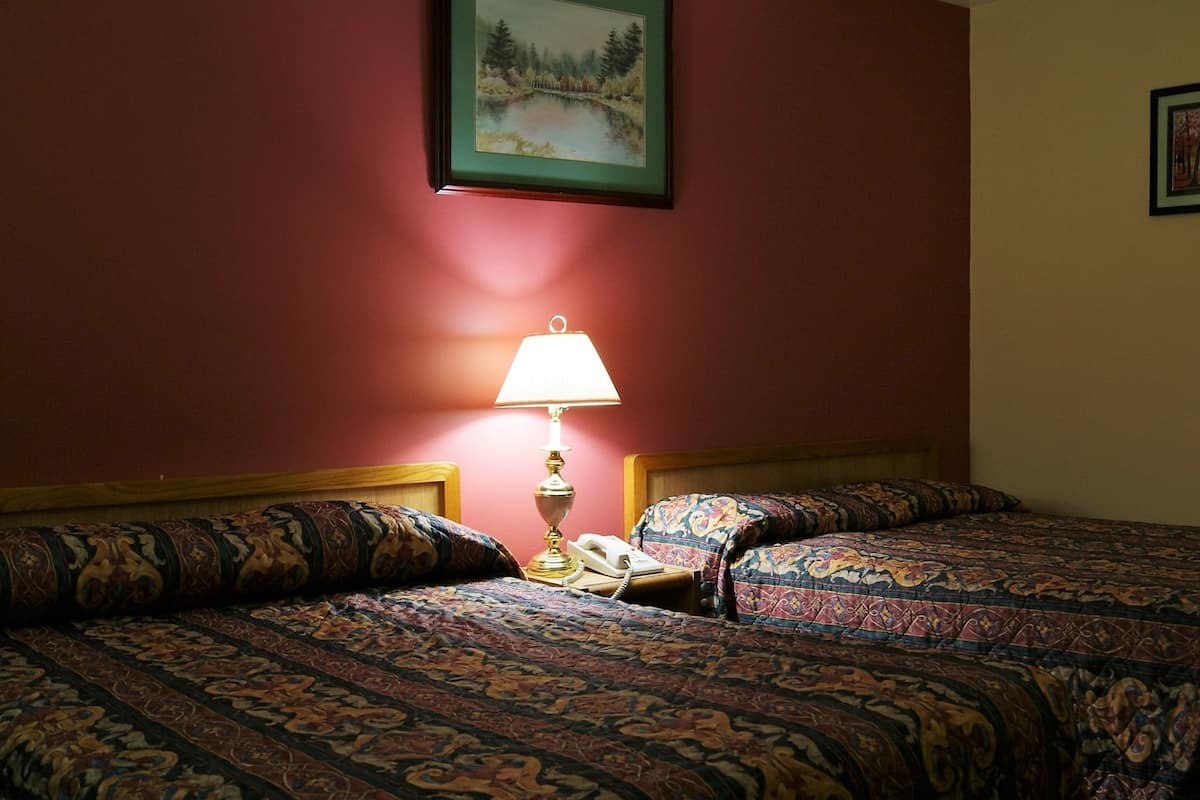 Standard Room, 2 Double Beds, Smoking | Free WiFi, bed sheets