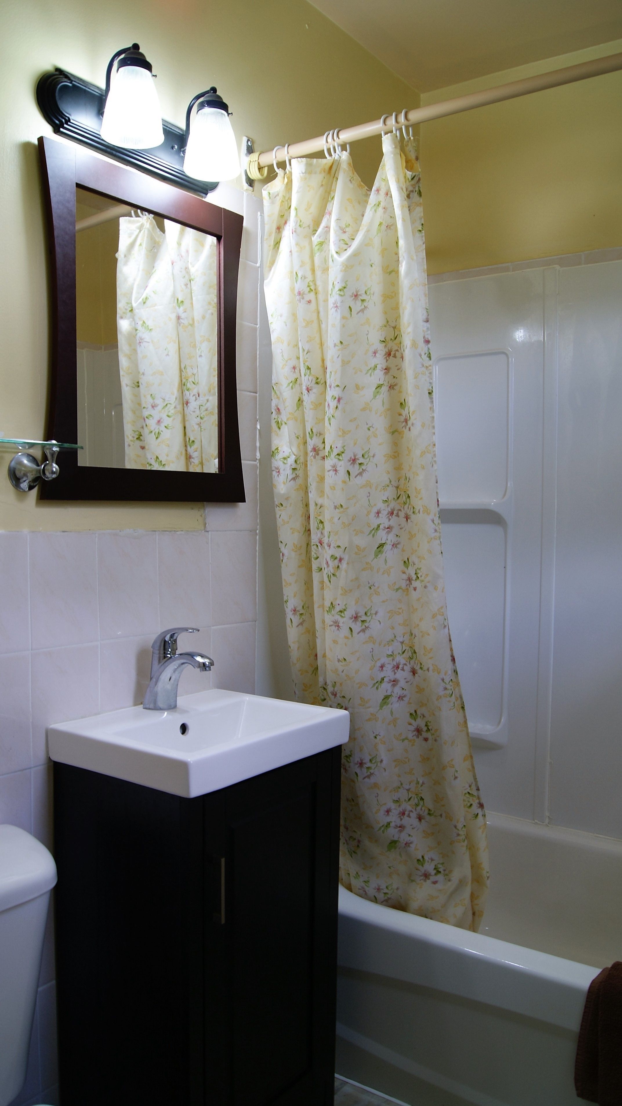 Chambre Standard, 2 lits doubles, non-fumeur | Salle de bain | Articles de toilette (gratuits), séchoir à cheveux, serviettes fournies