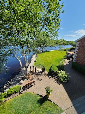 2 Double Beds, Suite, Lake View | Exterior