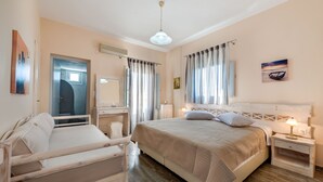 Unclassified image, 4 of 48, button - Villa Aegeon (Santorini)