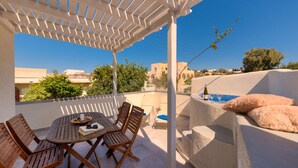 Unclassified image, 2 of 48, button - Villa Aegeon (Santorini)