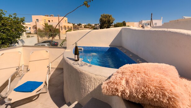 Unclassified image, 1 of 48, button - Villa Aegeon (Santorini)