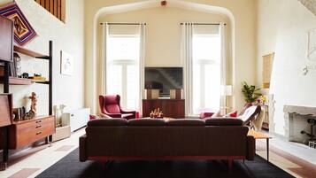 Signature Penthouse, 2 Bedrooms, 2 Bathrooms, City View | Living room