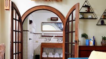 Signature Penthouse, 2 Bedrooms, 2 Bathrooms, City View | Living room