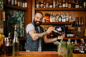 Cocktail bar