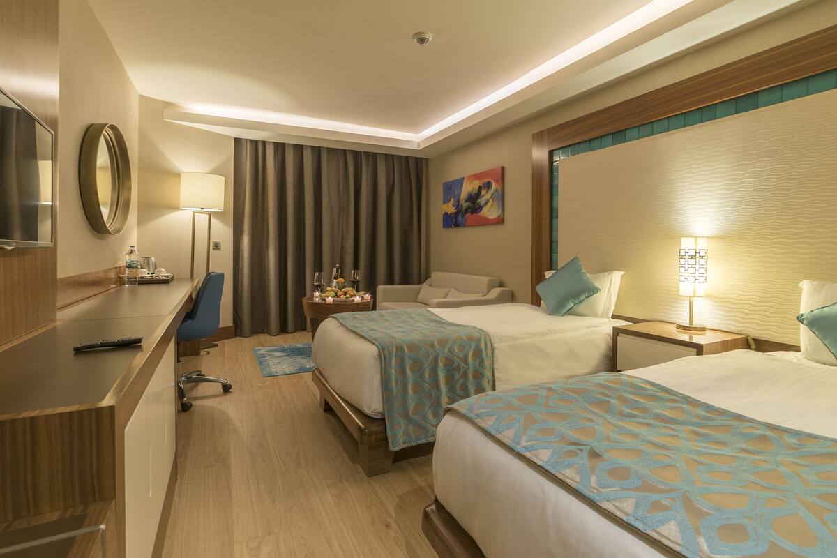 Minibar, in-room safe, soundproofing, Internet