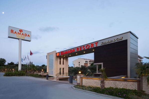 Exterior - Ramada Resort by Wyndham Kusadasi (Kusadasi)
