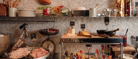 Petit déjeuner buffet (25 CHF par personne)