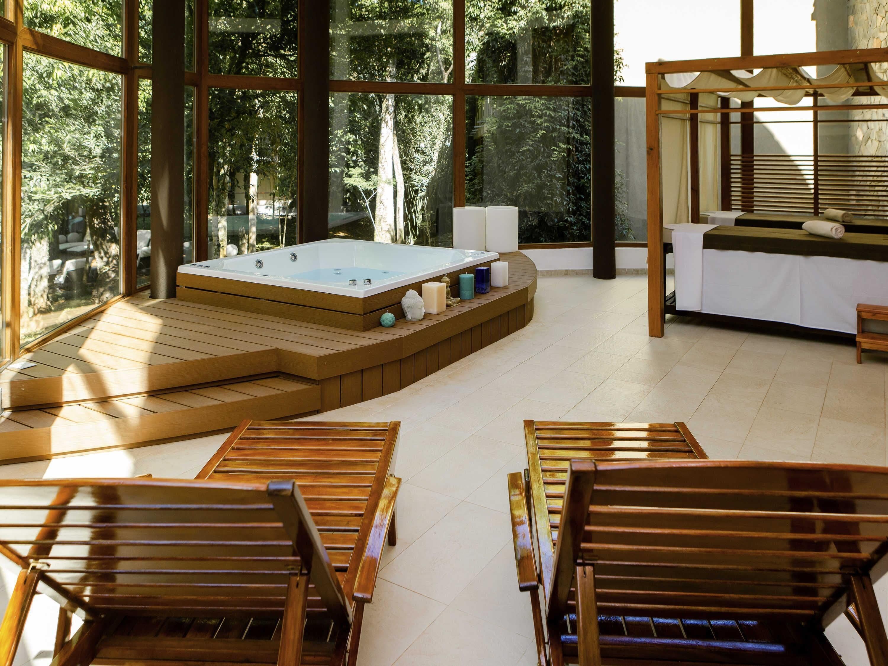Sauna, body treatments, hot stone massages, Swedish massages, body wraps