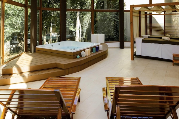 Sauna, body treatments, hot stone massages, Swedish massages, body wraps