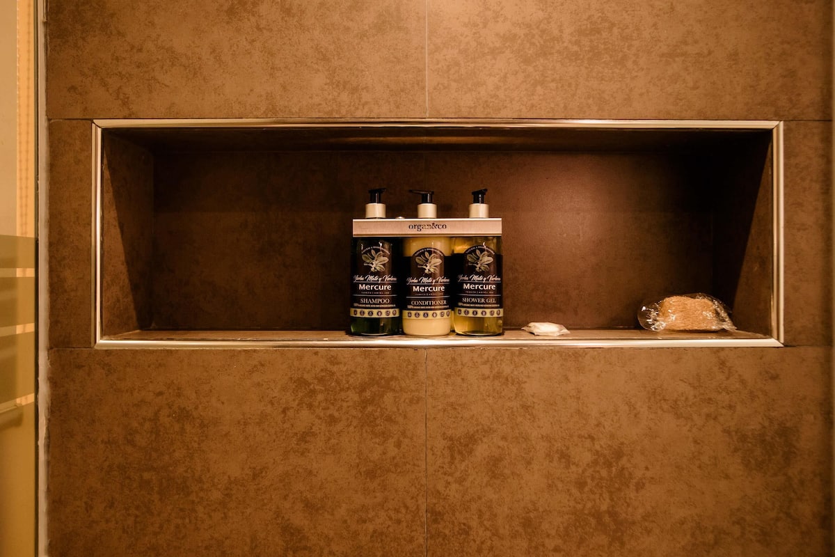 superior room, 1 king bed | 1 bedroom, minibar, in-room safe, desk