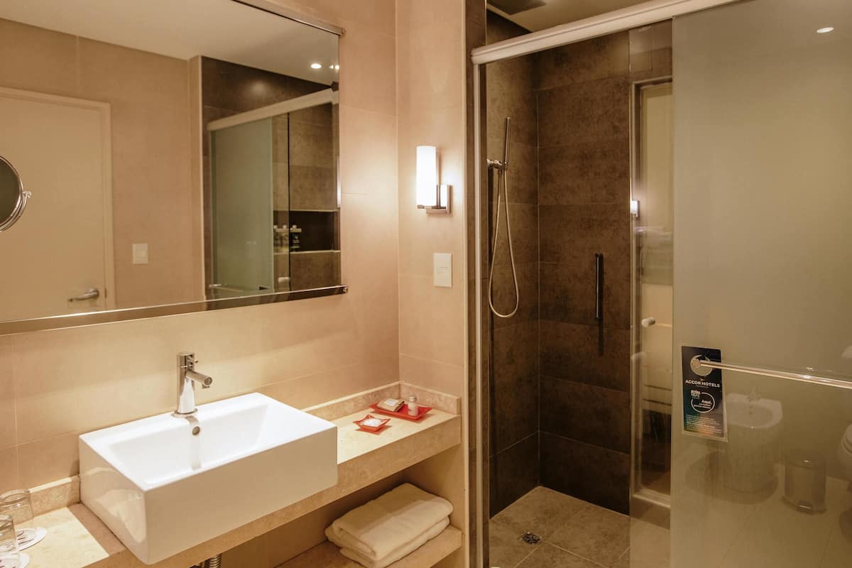 1 Schlafzimmer, Minibar, Zimmersafe, Schreibtisch