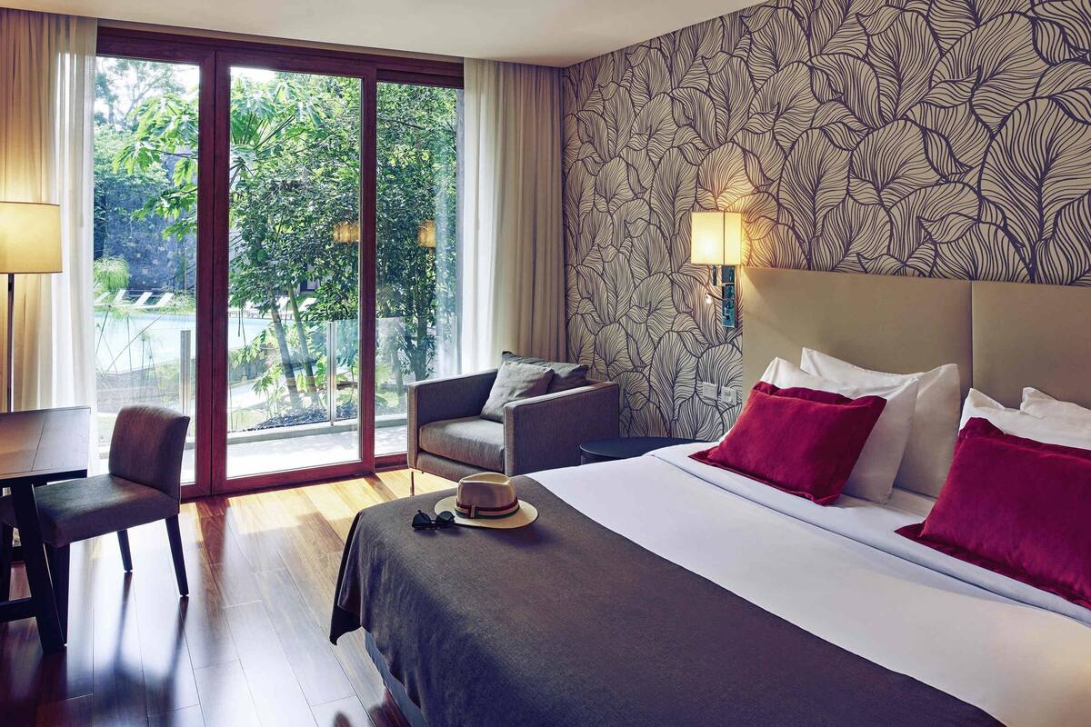 Standard Room, 1 King Bed