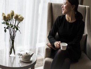 Superior kamer, 2 eenpersoonsbedden | Een minibar met enkele gratis items, een kluis op de kamer, een bureau