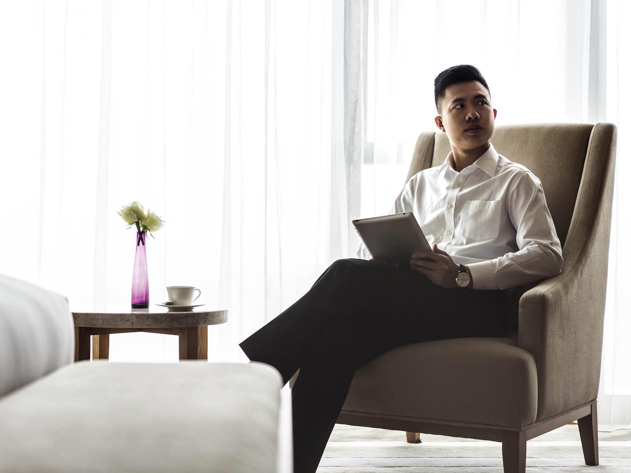 Mini-bar avec articles gratuits, coffres-forts dans les chambres, bureau