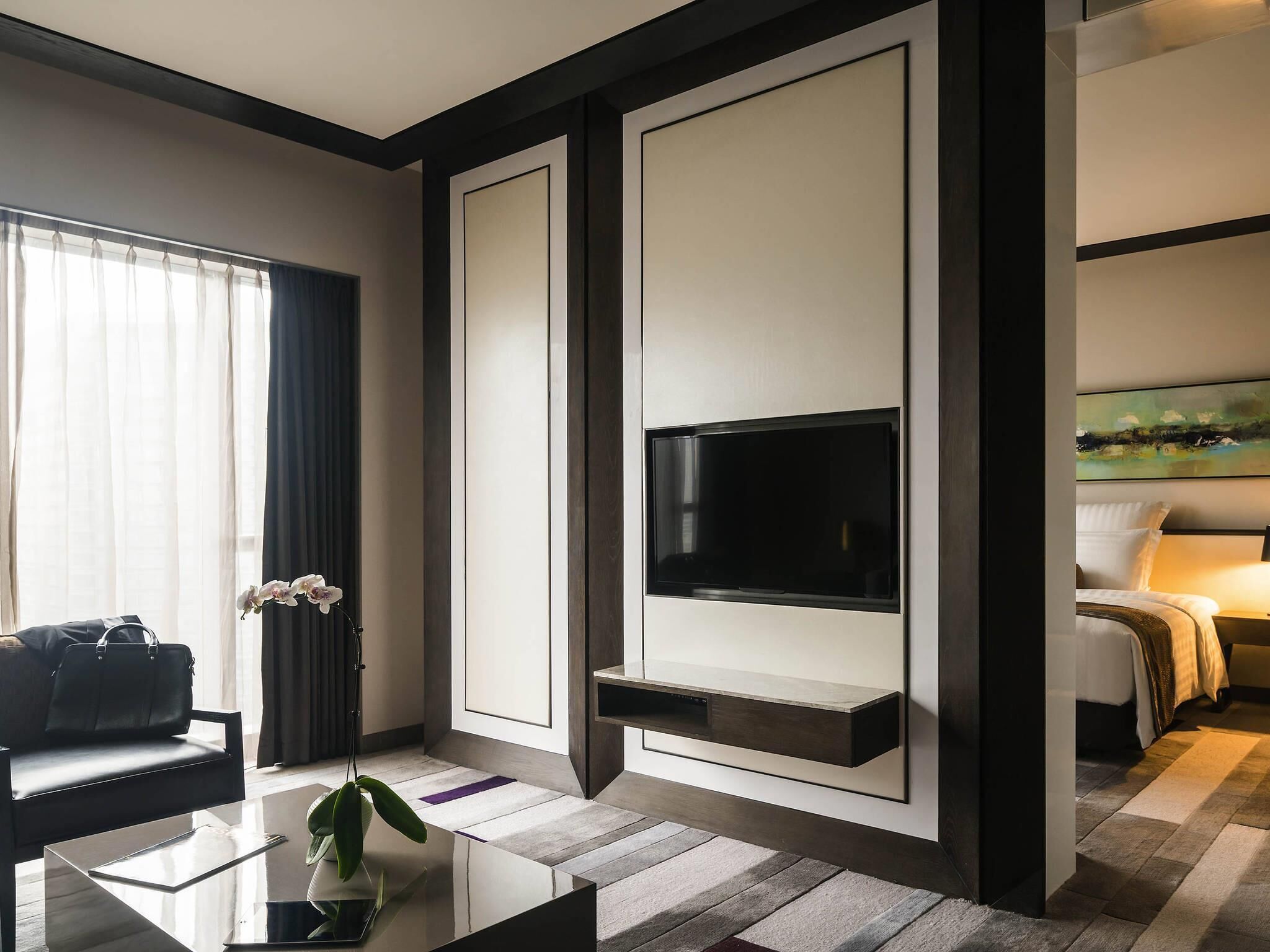 Artículos del minibar gratis y caja de seguridad en la habitación 