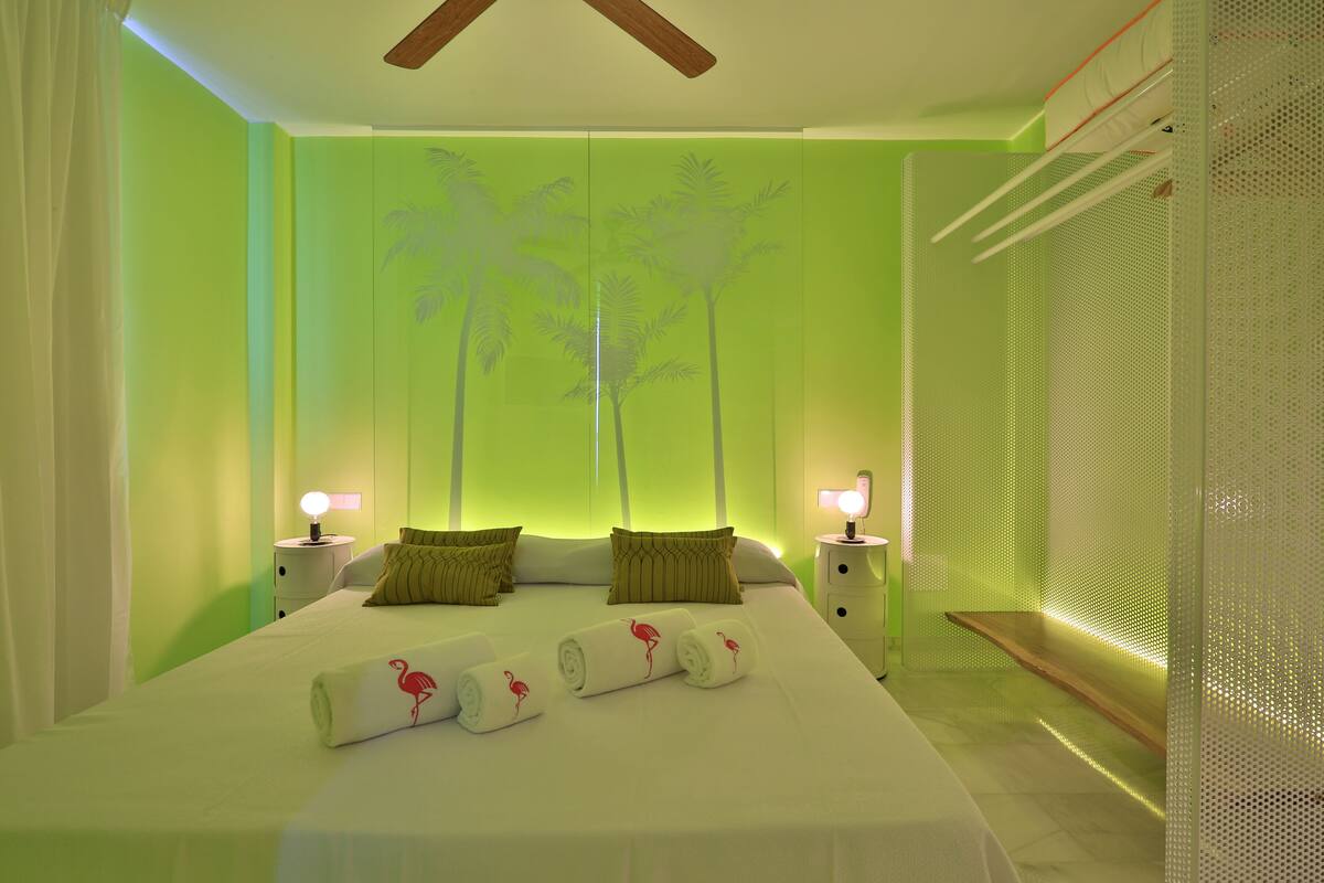 Frigobar, cofres nos quartos, cortinas blackout, Wi-Fi de cortesia