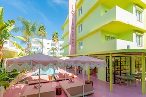 Outdoor pool, sun loungers