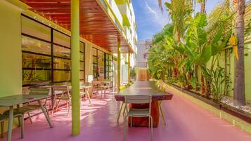 Frokostbuffé hver dag (EUR 18 per person)