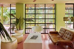 Sala de estar en el lobby